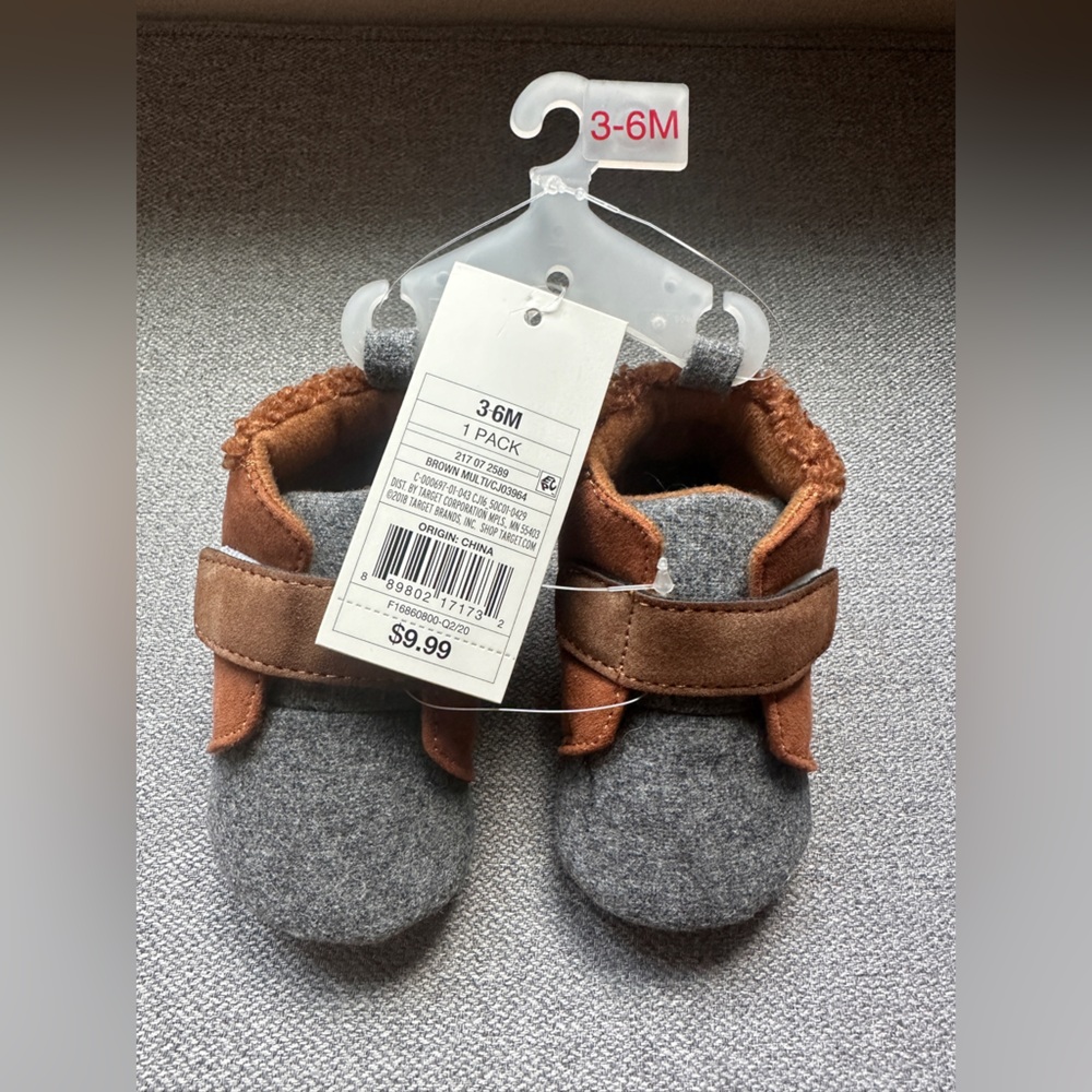 NWT Cat & Jack Two Tone Velcro Baby Booties